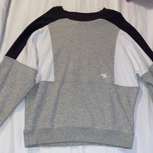 Vintage Men’s Small Nike sweatshirt